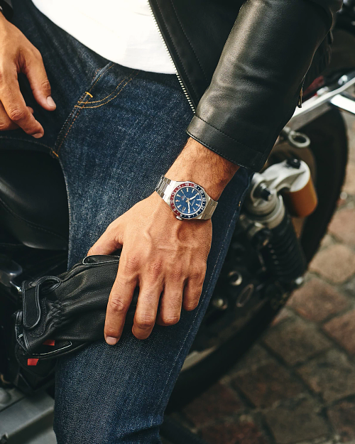 Series8 880 GMT Navy Dial Stainless Steel Bracelet NB6030 Series8 880 GMT Navy Dial Stainless Steel Bracelet NB6030